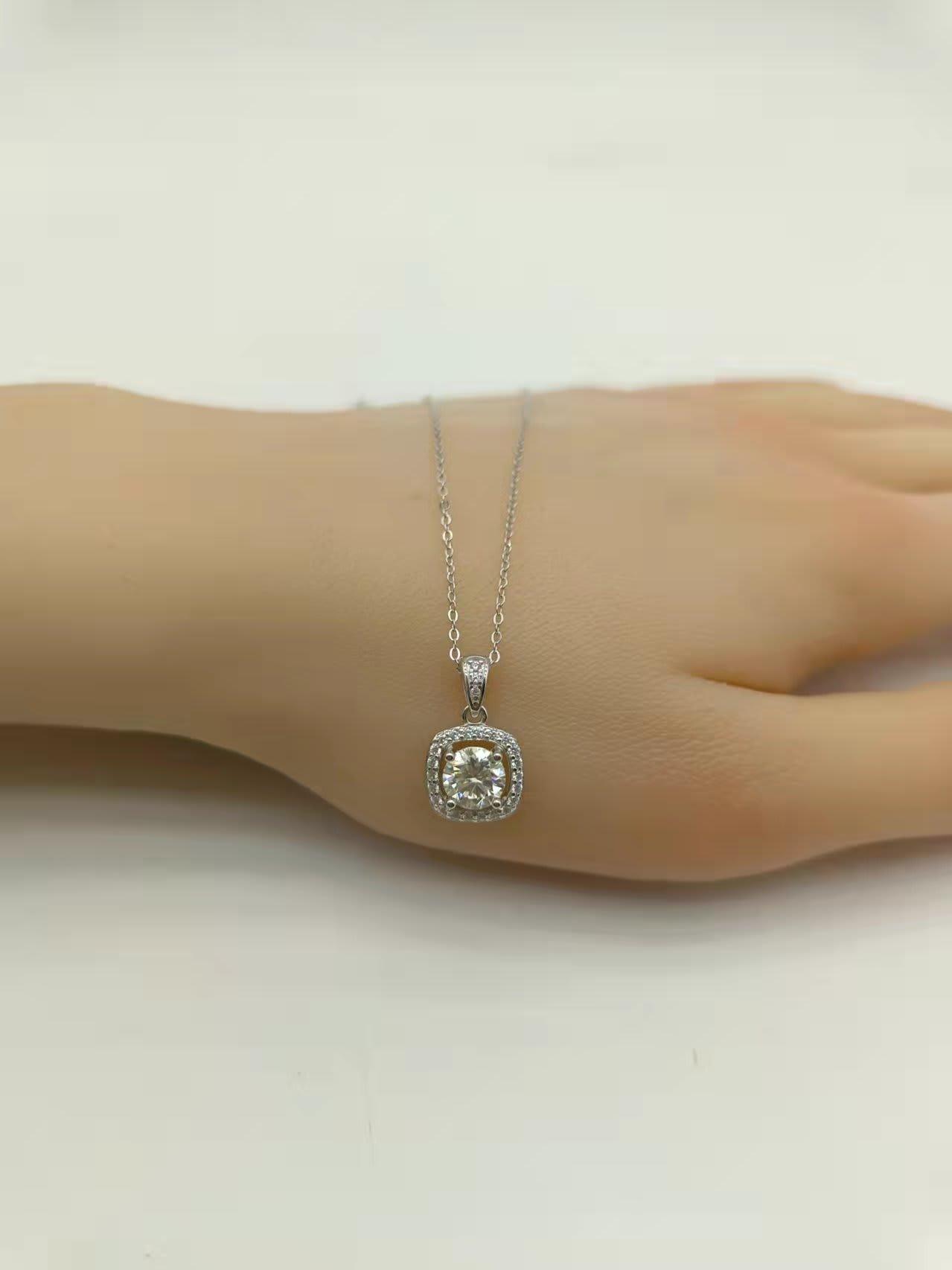 ARP-233 Sparkling Moissanite Pendant 1.0 Carat al-riaz jewellers