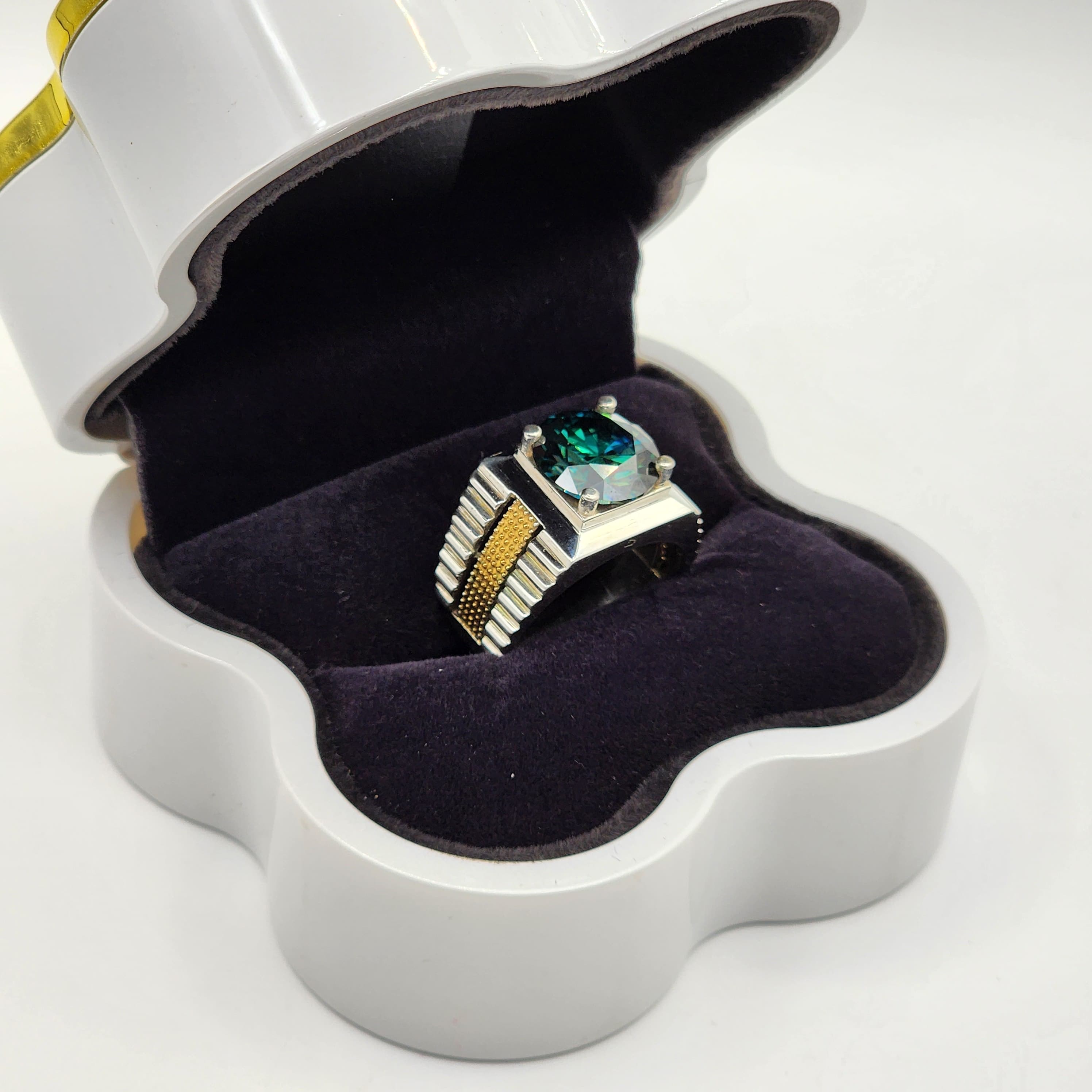 Green Aurora – Certified Round Green Moissanite Diamond Ring with D Color VVS1 Accents in 925 Silver - Al-Riaz Jewellers