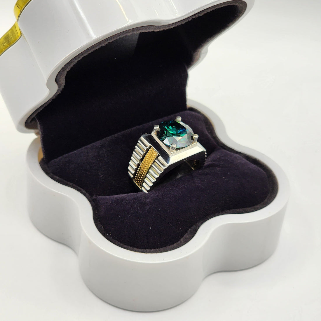 Green Aurora – Certified Round Green Moissanite Diamond Ring with D Color VVS1 Accents in 925 Silver - Al-Riaz Jewellers